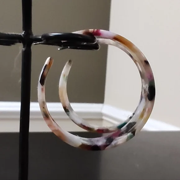 NWOB Tortoiseshell hoop earrings - Picture 2 of 4
